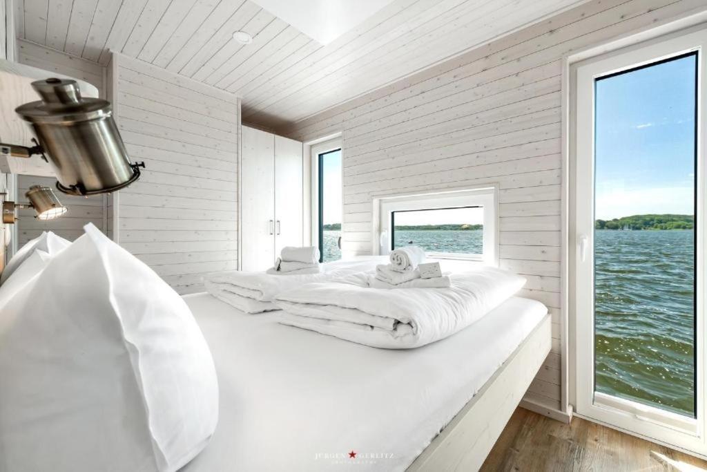 Hausboot Gluecksmomente Mit Dachterrasse In Schleswig Am Ostseefjord Schlei Esterno foto