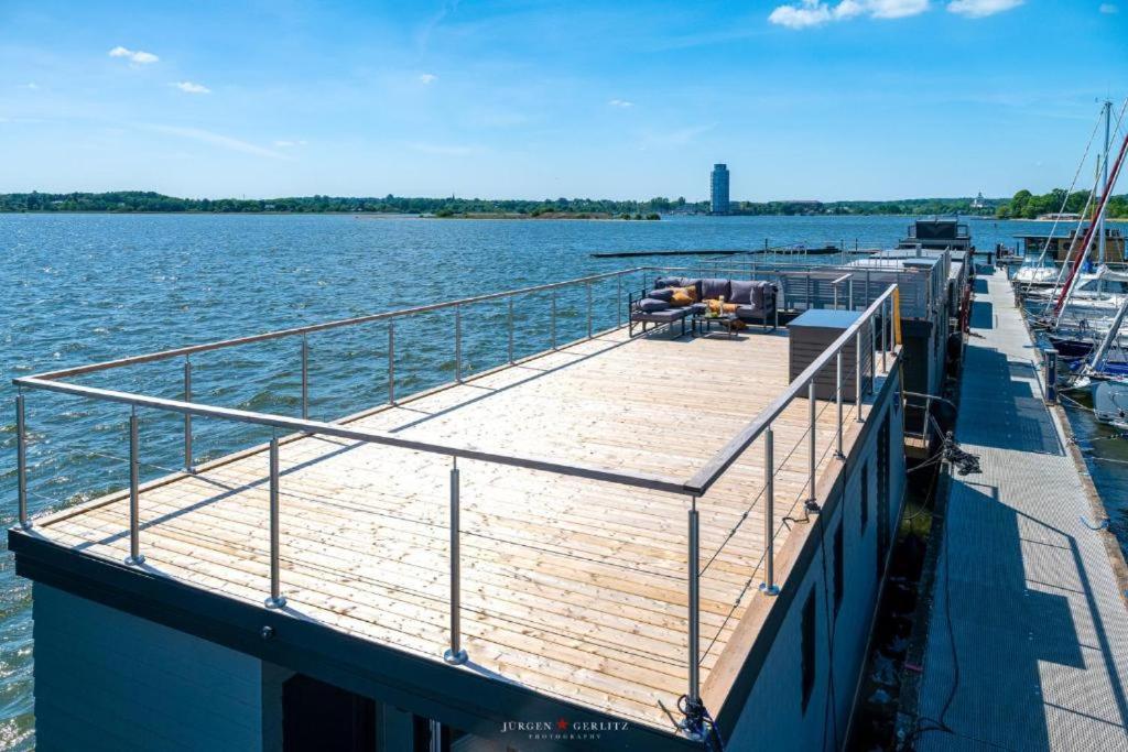 Hausboot Gluecksmomente Mit Dachterrasse In Schleswig Am Ostseefjord Schlei Esterno foto