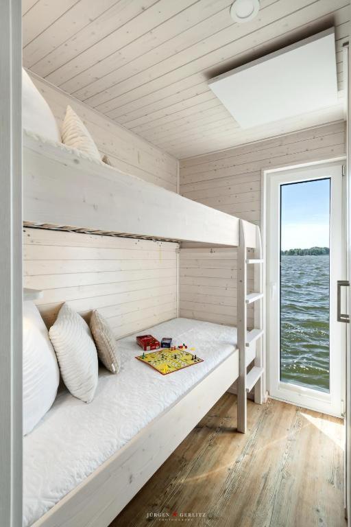 Hausboot Gluecksmomente Mit Dachterrasse In Schleswig Am Ostseefjord Schlei Esterno foto